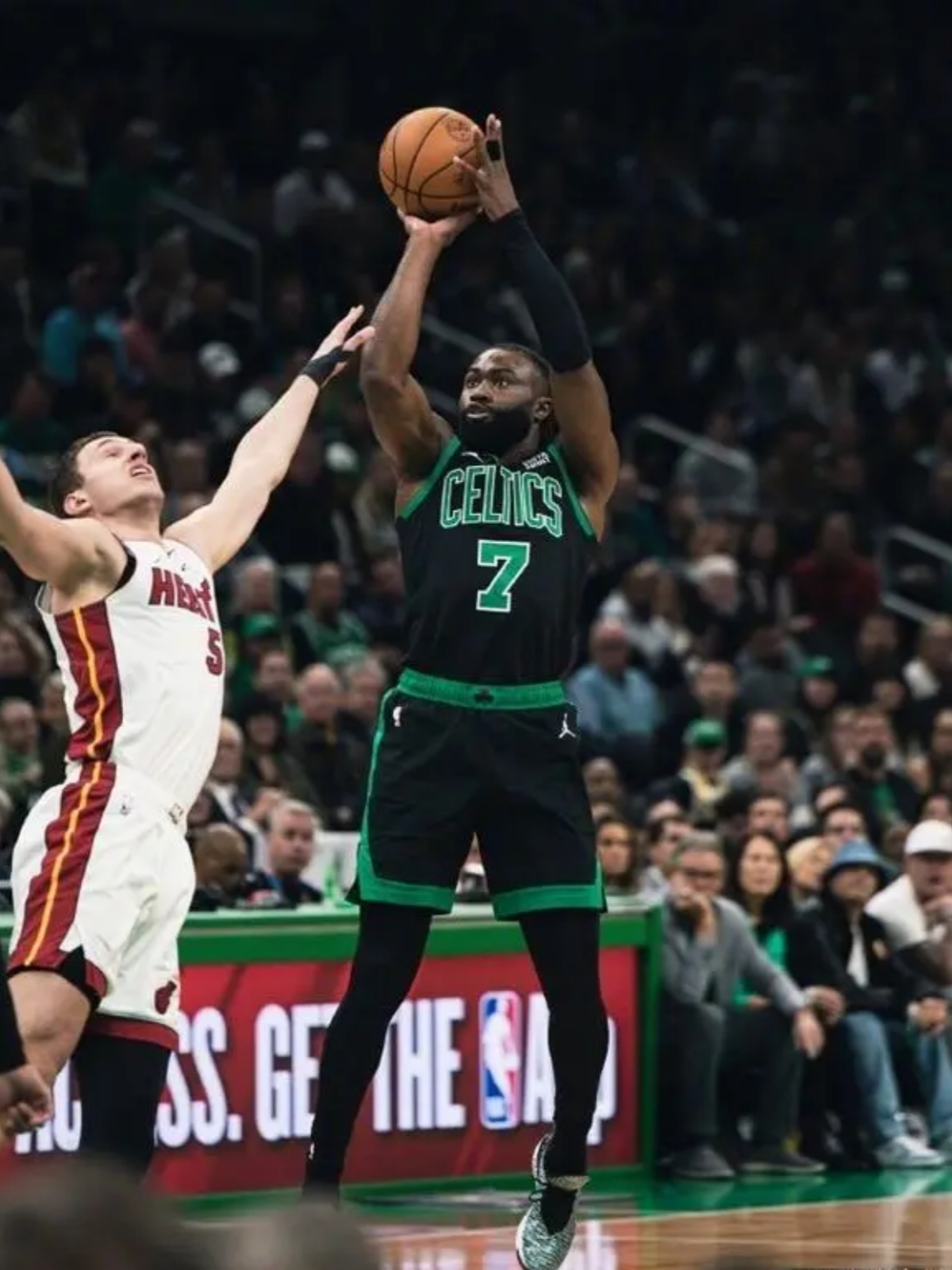 凯尔特人轻取热火，拉文状态火热