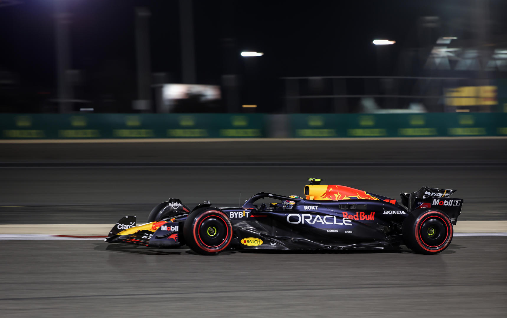 阿斯顿马丁鏖战雷诺车队，周冠宇刷新纪录