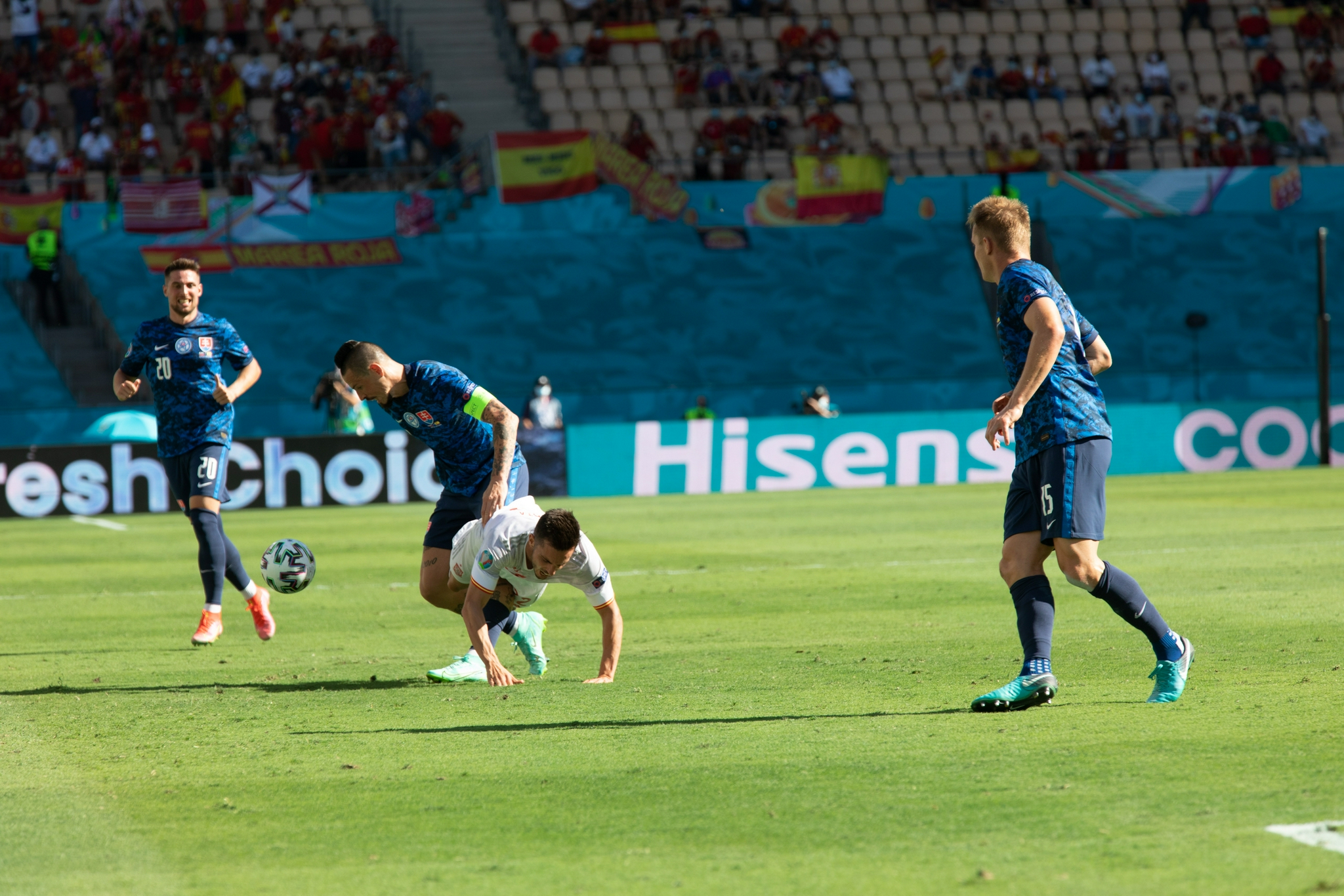 哥伦比亚翻盘瑞典，莫德里奇关键制胜