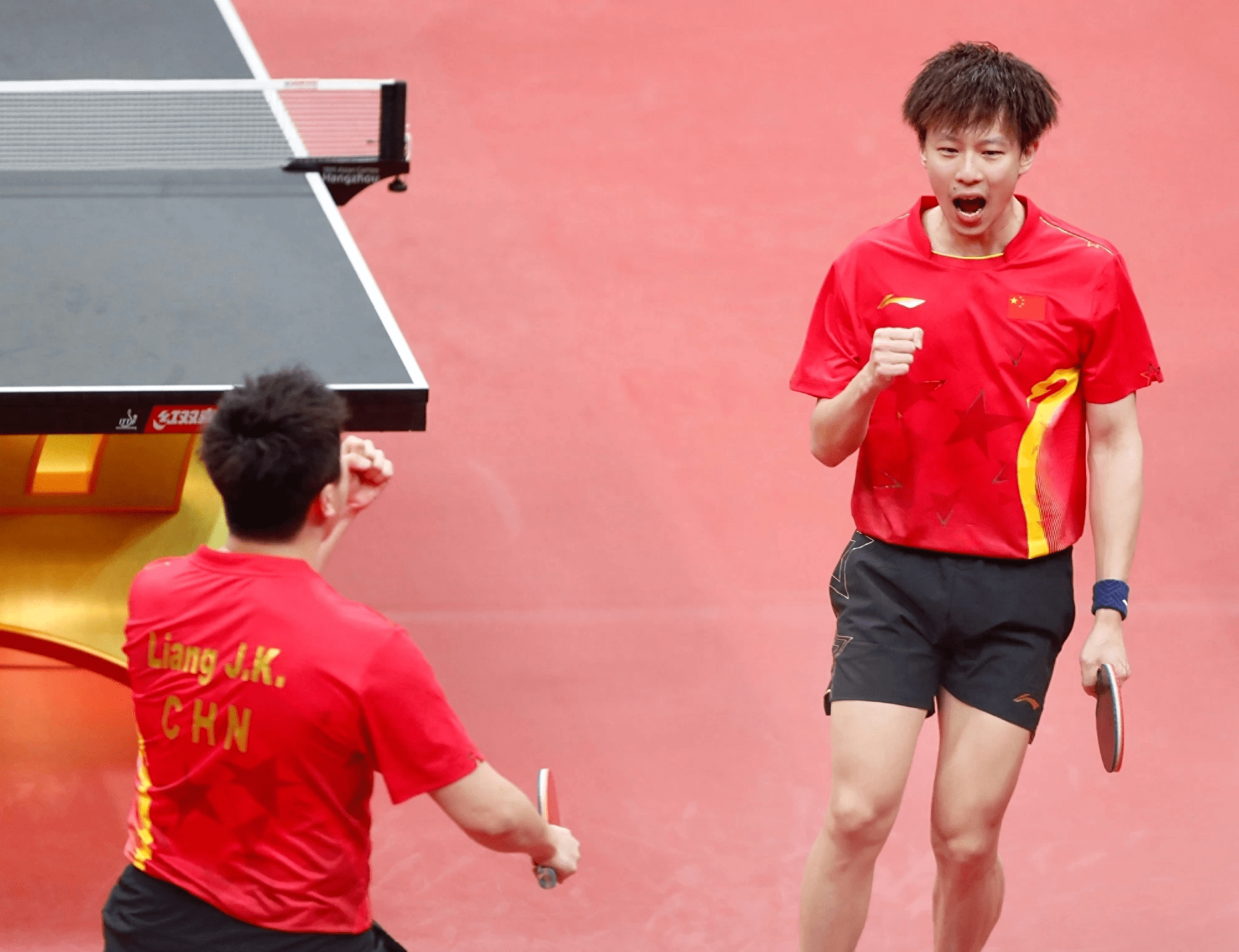 奥地利队逆转日本队，林高远惊艳四座