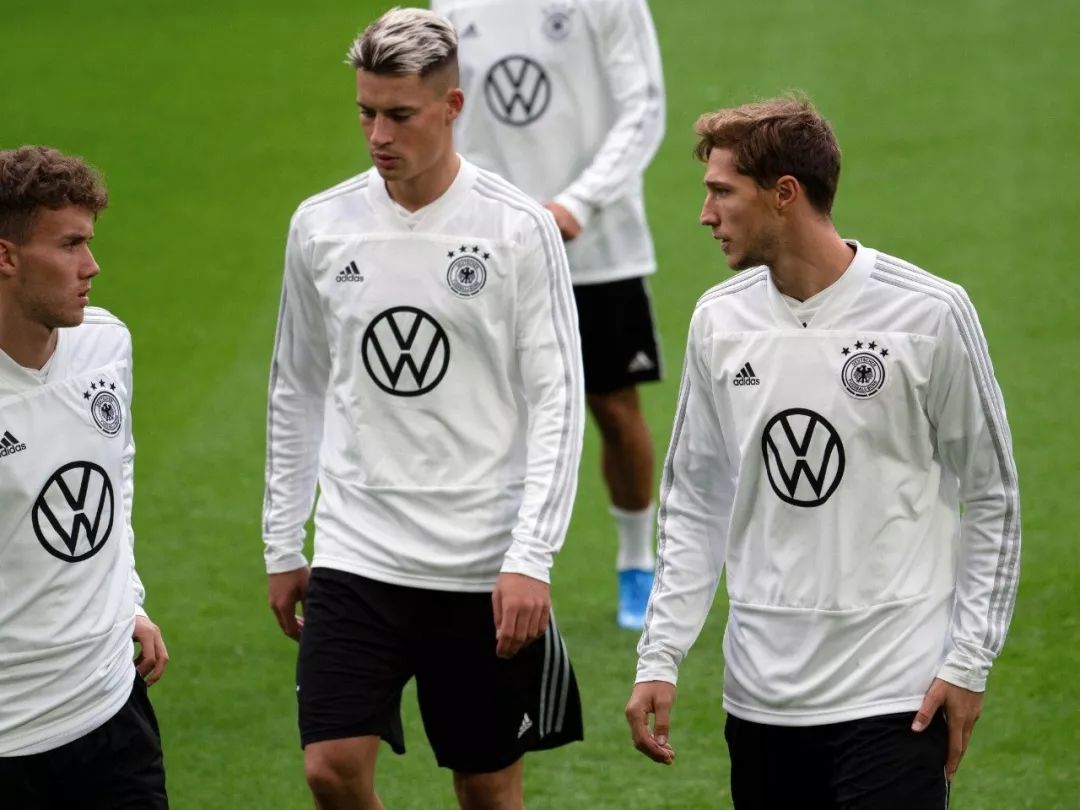 德国队险胜中国队，黄鸭组合统治全场