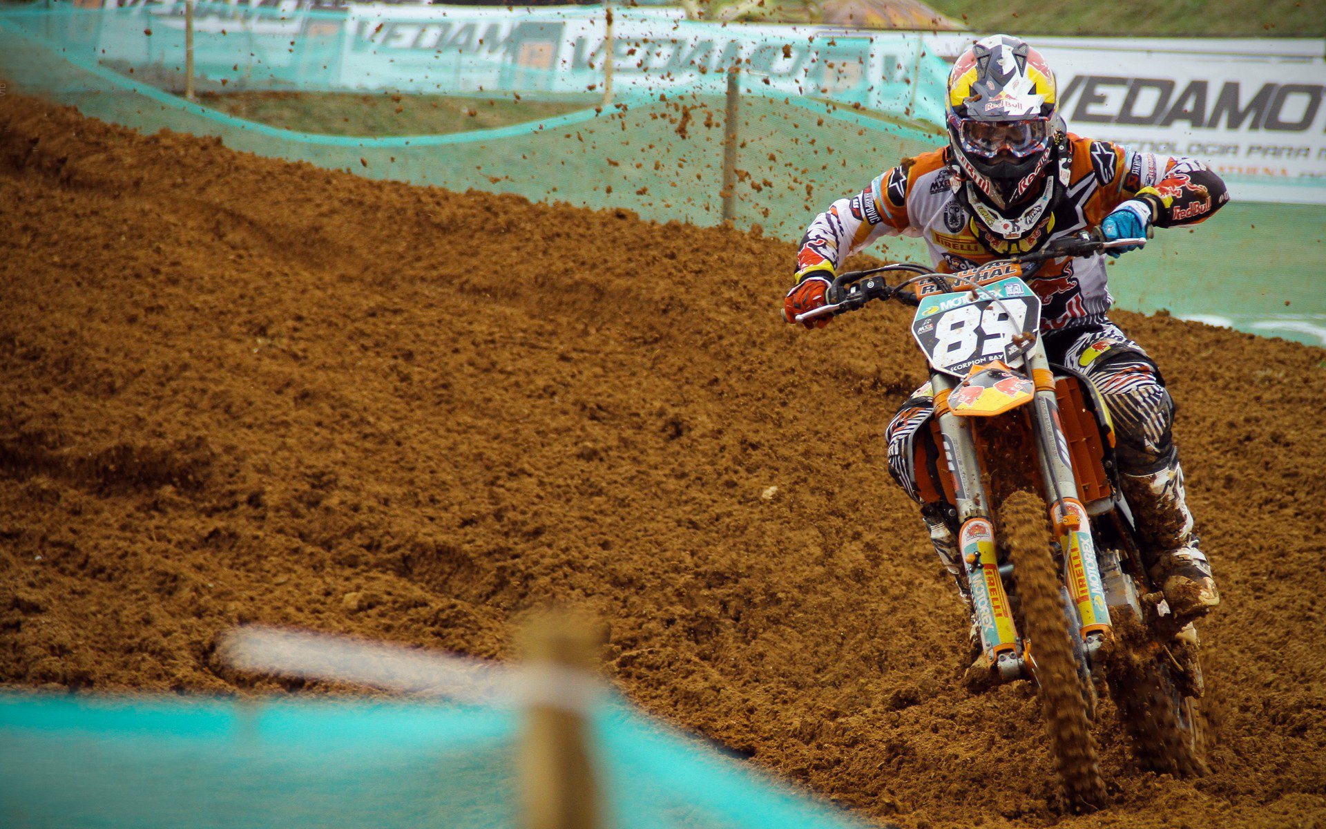 年度焦点之战之夜，班凯罗点燃赛场，照亮成长的荆棘之路