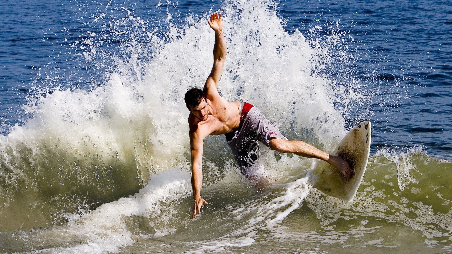 爱游戏大厅-德甲争冠战秘鲁决胜局带走中国，足球全球化下的身份迷思